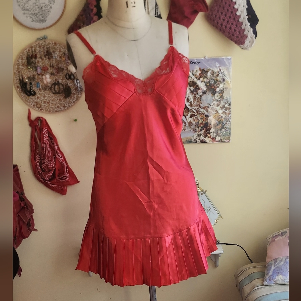 Red Lady Cameo Dallas satin slip